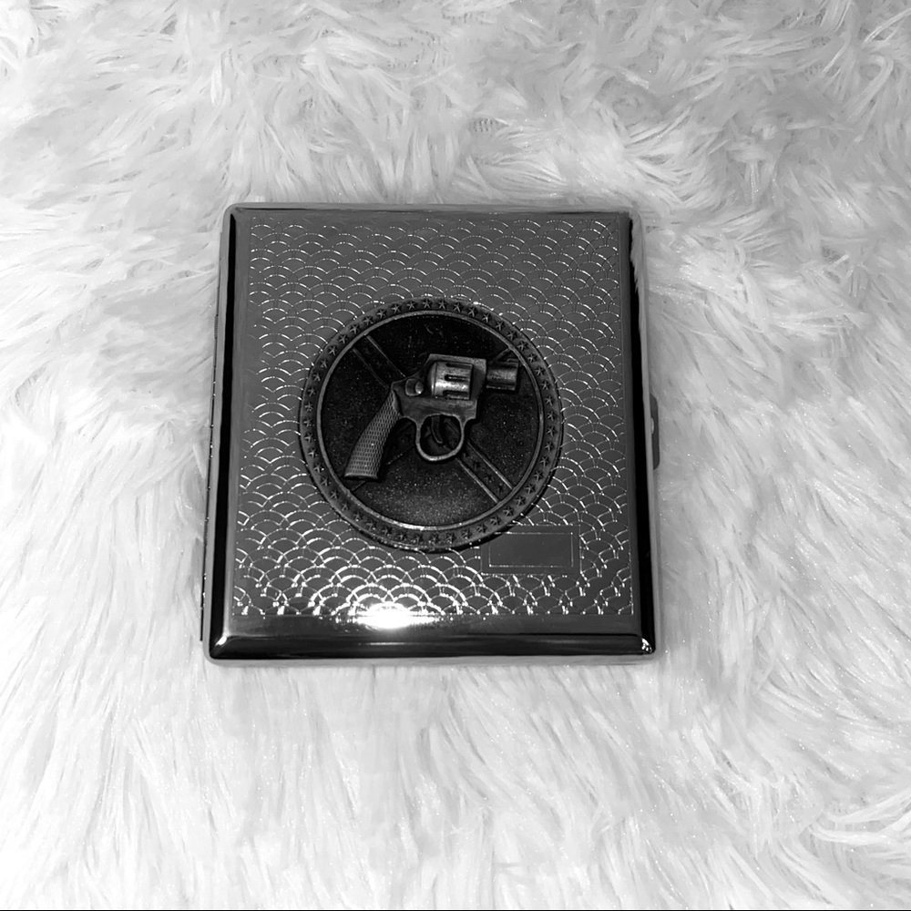 Elegant metal cigarette case